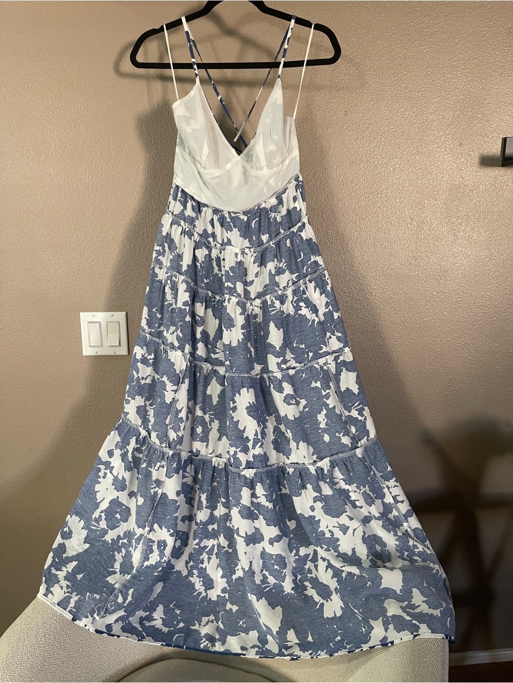 Abercrombie & Fitch Flowy Tiered Maxi Dress - Picture 8 of 11